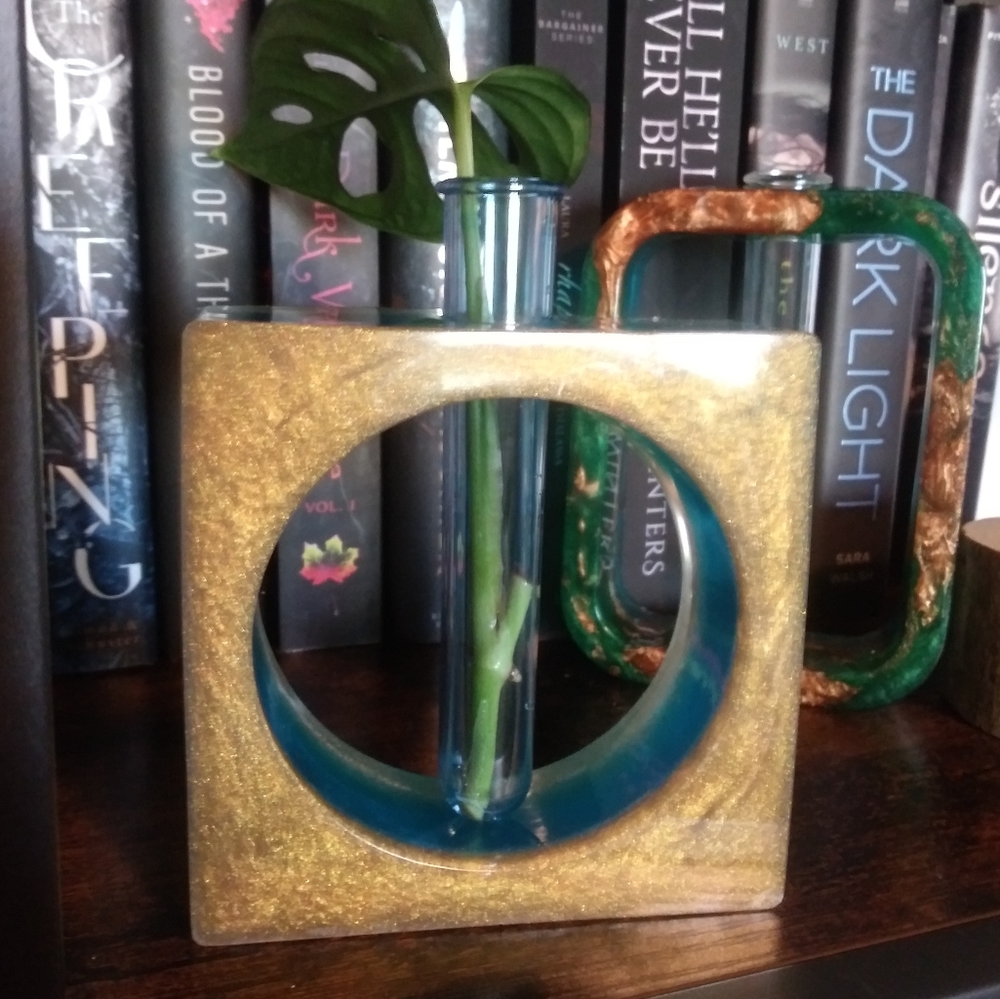 Plant Propagation Stand w/ Plant Cutting